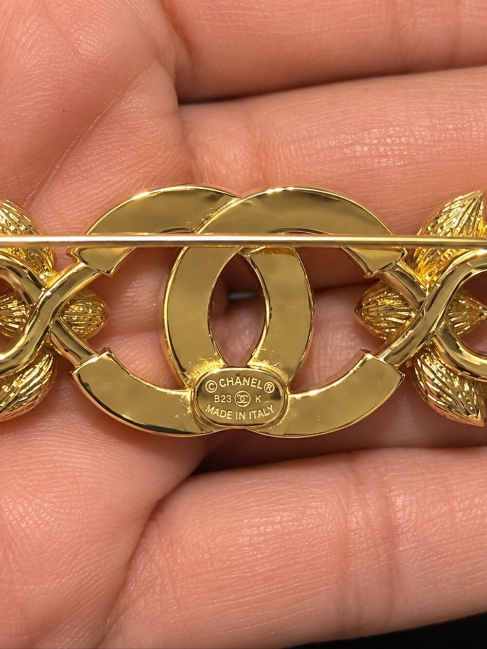 CHANEL CC Crystal Gold Tone Laurel Leaf Brooch Pin - Picture 3 of 6